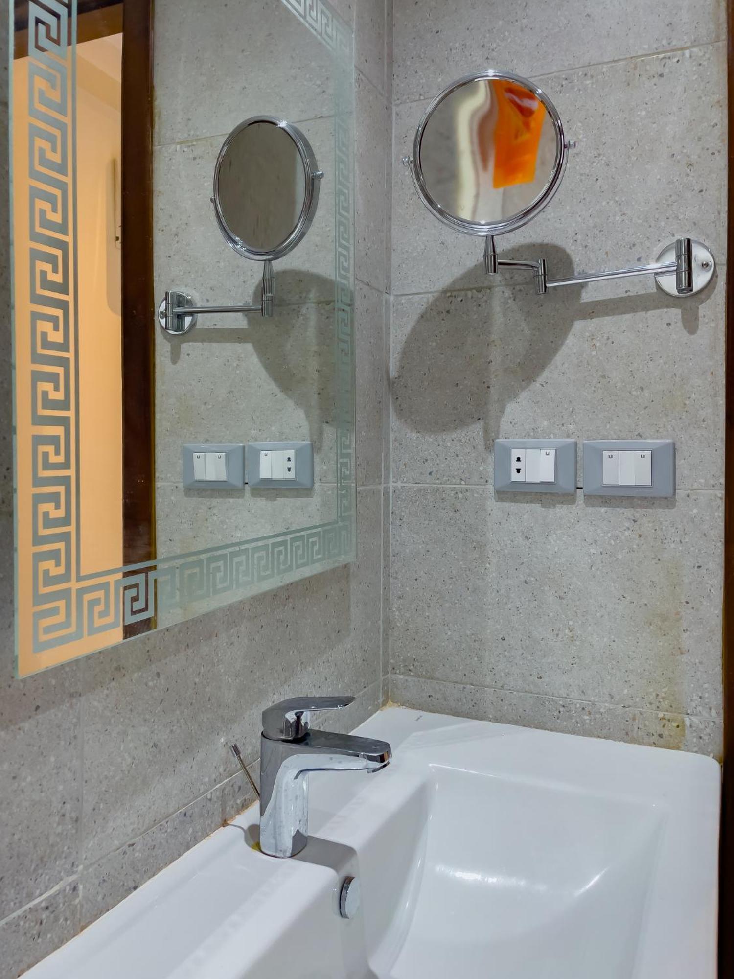 King Khufu Pyramids View Hotel Kafret el-Gabal Zimmer foto